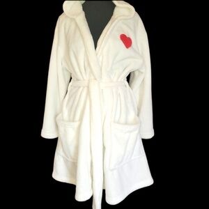 🟩SALE 7️⃣5️⃣% off🟩
Fluffy White Robe with Red Heart Patch